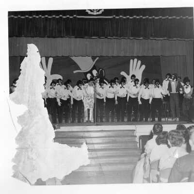Students in Junior class minstral show.