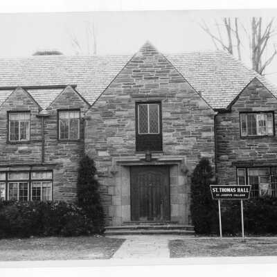 Front view of Saint Thomas Hall.