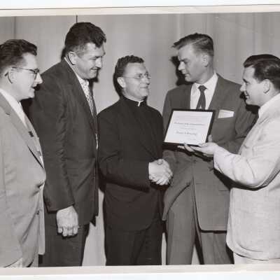 Men's Basketball George Senesky receives Alumni Award