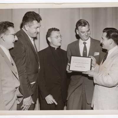 Men's Basketball George Senesky receives Alumni Award