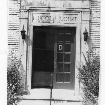 Front door entrance to Lincoln Court Apartments.