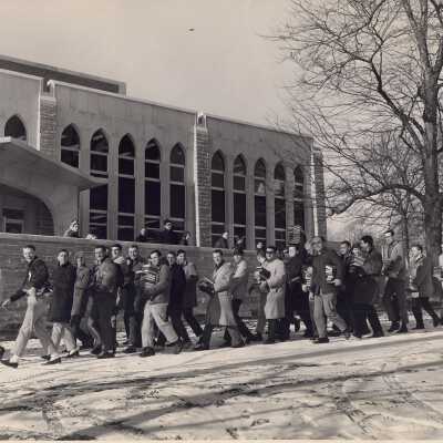Students moving books from Barbelin to new Drexel Library.