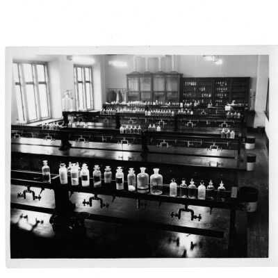 Interior view of chemistry laboratory in Barbelin building.