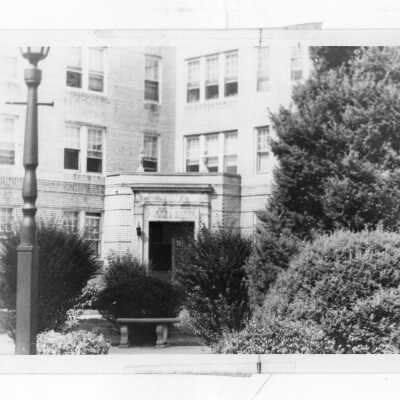 View of front entrance of Lincoln Court Apartments.