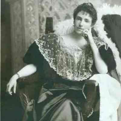 Portrait of Margaret Catherine Maclure, artist, n.d.: Royal B.C. Museum and Archives (D-08528). Unknown photographer