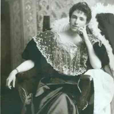 Portrait of Margaret Catherine Maclure, artist, n.d.: Royal B.C. Museum and Archives (D-08528). Unknown photographer