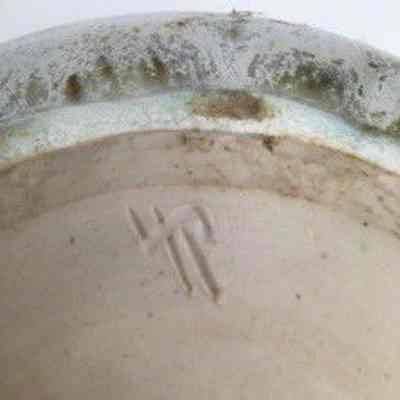 Potter's mark bottom of base