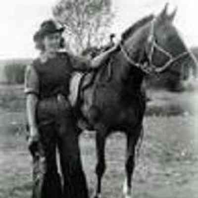Sonia Evelyn Drew Cornwall, artist, n.d.