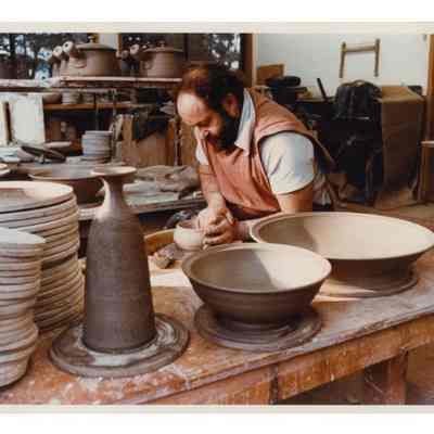 Robin Hopper RCA, OC in his studio, 1980: Photograph by Jim Ryan
https://creativecommons.org/licenses/by-nc/4.0/