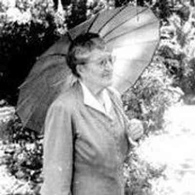 Annie Amelia (Rose) Bushby Bullen, artist, n.d.: From Royal British Columbia Museum and Archives (F-09364). Unknown photographer