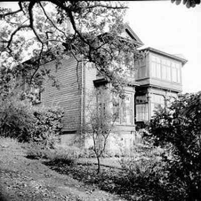 Bullen family home on the north side of Esquimalt Road [Victoria], west of Head Street known as "Oakdene", 1956. Photograph by Cecil George Clark 1899-1993: From City of Victoria Archives (Item M02546)