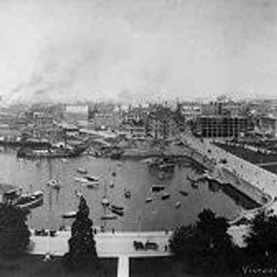 Panorama from the dome of the Parliament Buildings looking over the Victoria harbour, looking west, 1912. Part two of three-part panorama. Black and white photograph by Ainslie James Helmcken (1900-1987): From City of Victoria Archives (PR-0252-M06757)