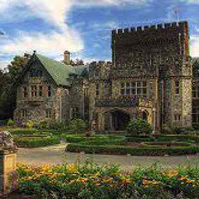 Hatley Castle, Hatley Park National Historic Site, 2009. Designed by architect Samuel Maclure (1860-1929): From Brandon Godfrey, Flickr