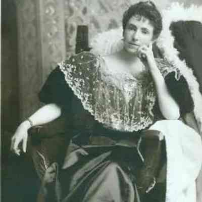 Portrait of Margaret Catherine Maclure, artist, n.d.: Royal B.C. Museum and Archives (D-08528). Unknown photographer