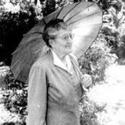 Annie Amelia (Rose) Bushby Bullen, artist, n.d.: From Royal British Columbia Museum and Archives (F-09364). Unknown photographer