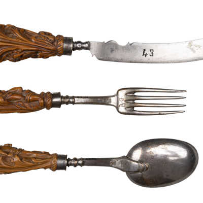 Knife fork and spoon set.