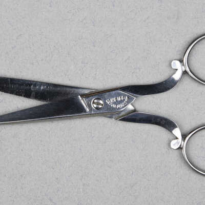 Surgical scissors