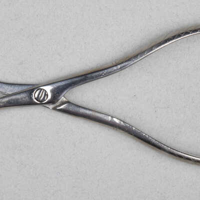 Surgical forceps, necrosis