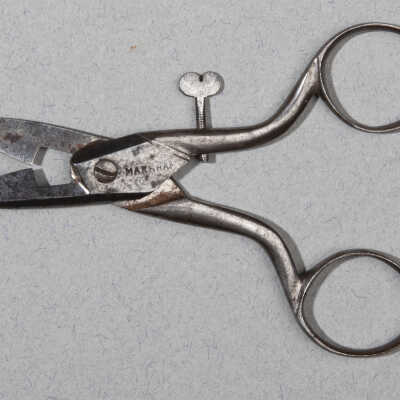 Scissors, button hole