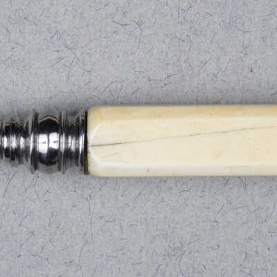 Surgical (dental) excavating tool