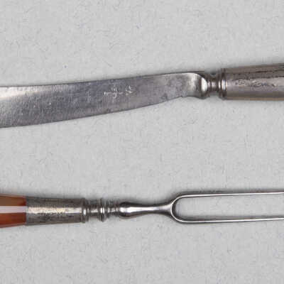 Knives and forks, small, two pairs in a case.