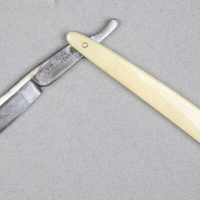 Razor, open