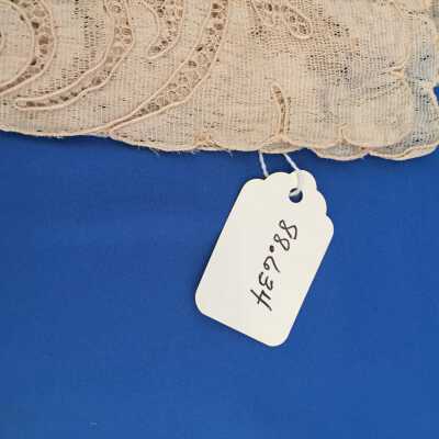 Scarf, Table