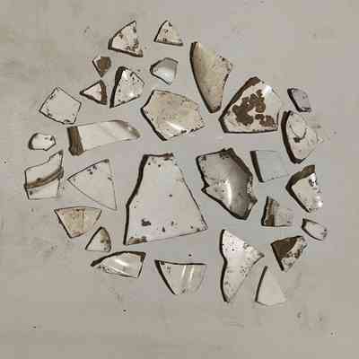 29 white-ware pottery fragments