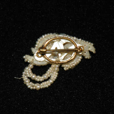 small brooch reverse