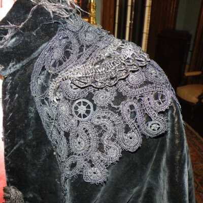 closeup left shoulder