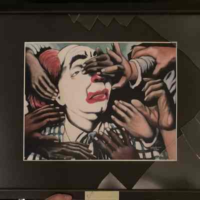 Hands on clown