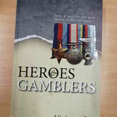 Heroes & gamblers : tales of survival and good fortune of the Poy family = Ying Xiong Yu Du Tu = 英雄与赌徒 = 英雄與賭徒