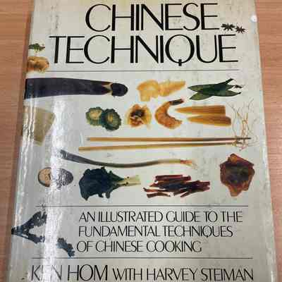 Chinese technique : an illustrated guide to the fundamental techniques of Chinese cooking