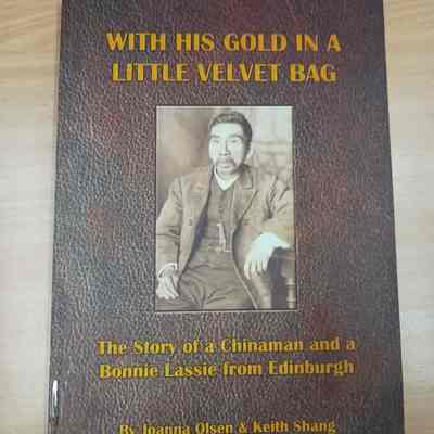With his gold in a little velvet bag ; the story of a Chinaman and a bonnie lassie from Edinburgh