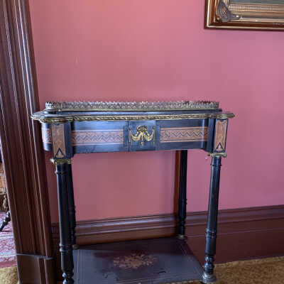 Display Case/Vitrine