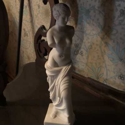 Statue; Aphrodite