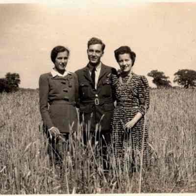 97/Steven Crew: East, family photograph