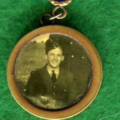 97/Reilly Crew: Gibson, sweetheart brooch