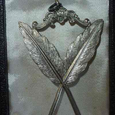 97/Armstrong Crew: David, unidentified pendant