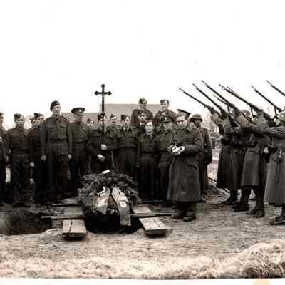 RAF/PW: Jones, died as POW
