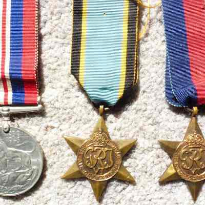 97/Steven Crew: East, medals