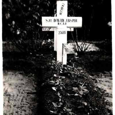 97/Armstrong Crew: David, grave at Utrecht