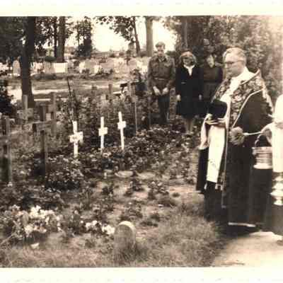 97/Armstrong Crew: David, grave at Utrecht