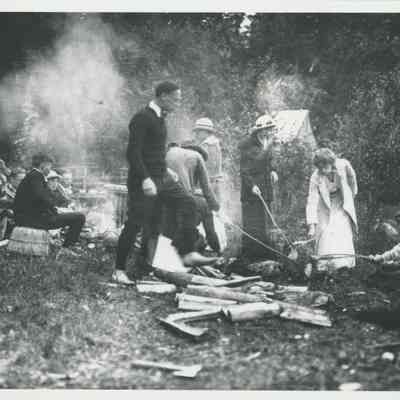 Campfire, Cedar Lodge