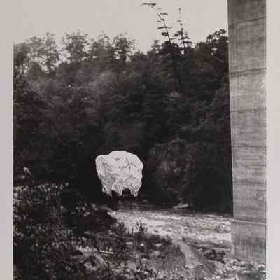 Parachute weighted with sandbags