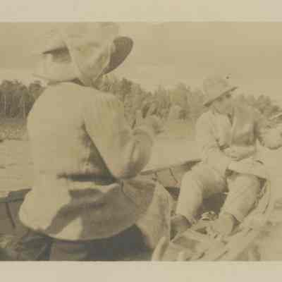 Gertrude Seiberling and Cecil Fanning in a rowboat