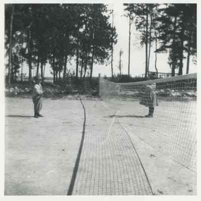 Two small children on the tennis court