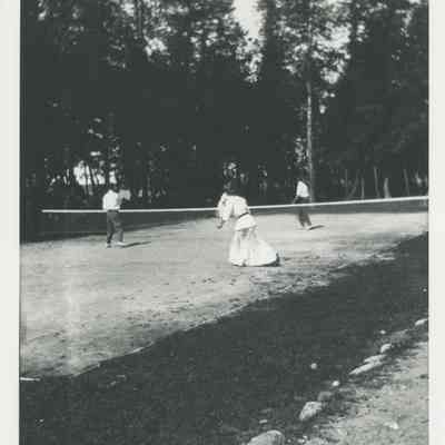 Doubles tennis at Cedar Lodge