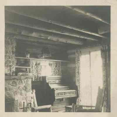 Interior, Shore Cabin at Cedar Lodge