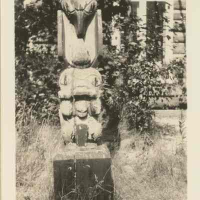 Totem pole at Cedar Lodge